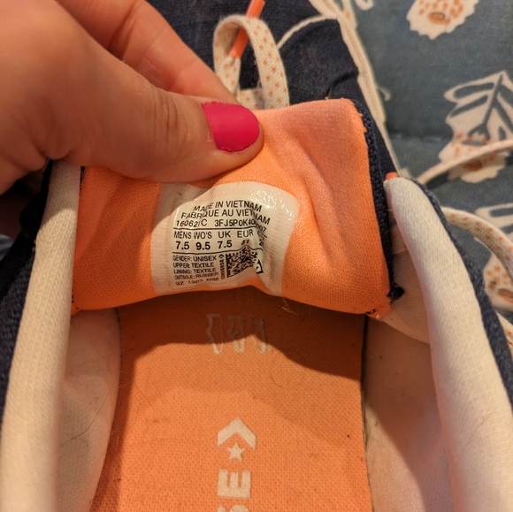 Converse Fashion Sneakers - Picture 4 of 4